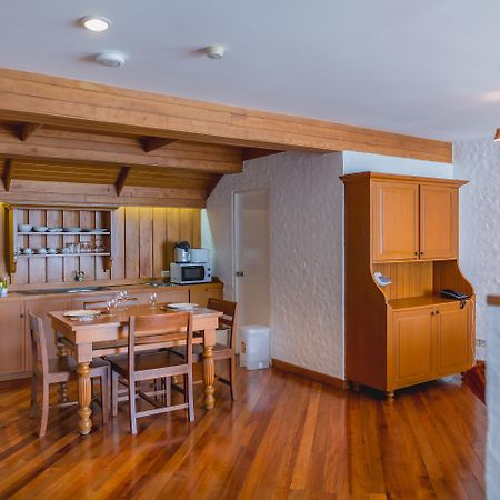 Waterfront Suites Phuket By Centara Karon Exterior foto