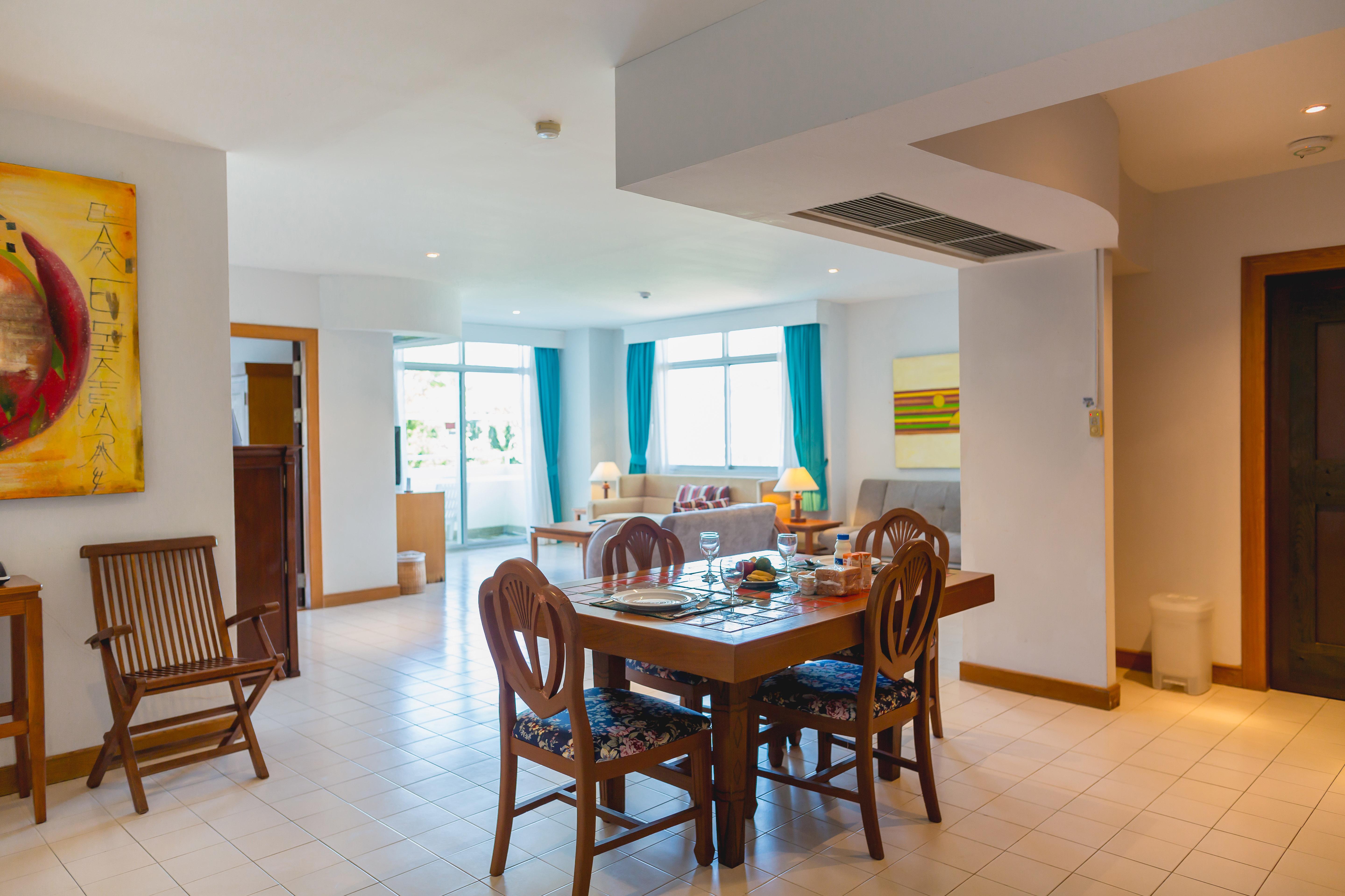 Waterfront Suites Phuket By Centara Karon Exterior foto