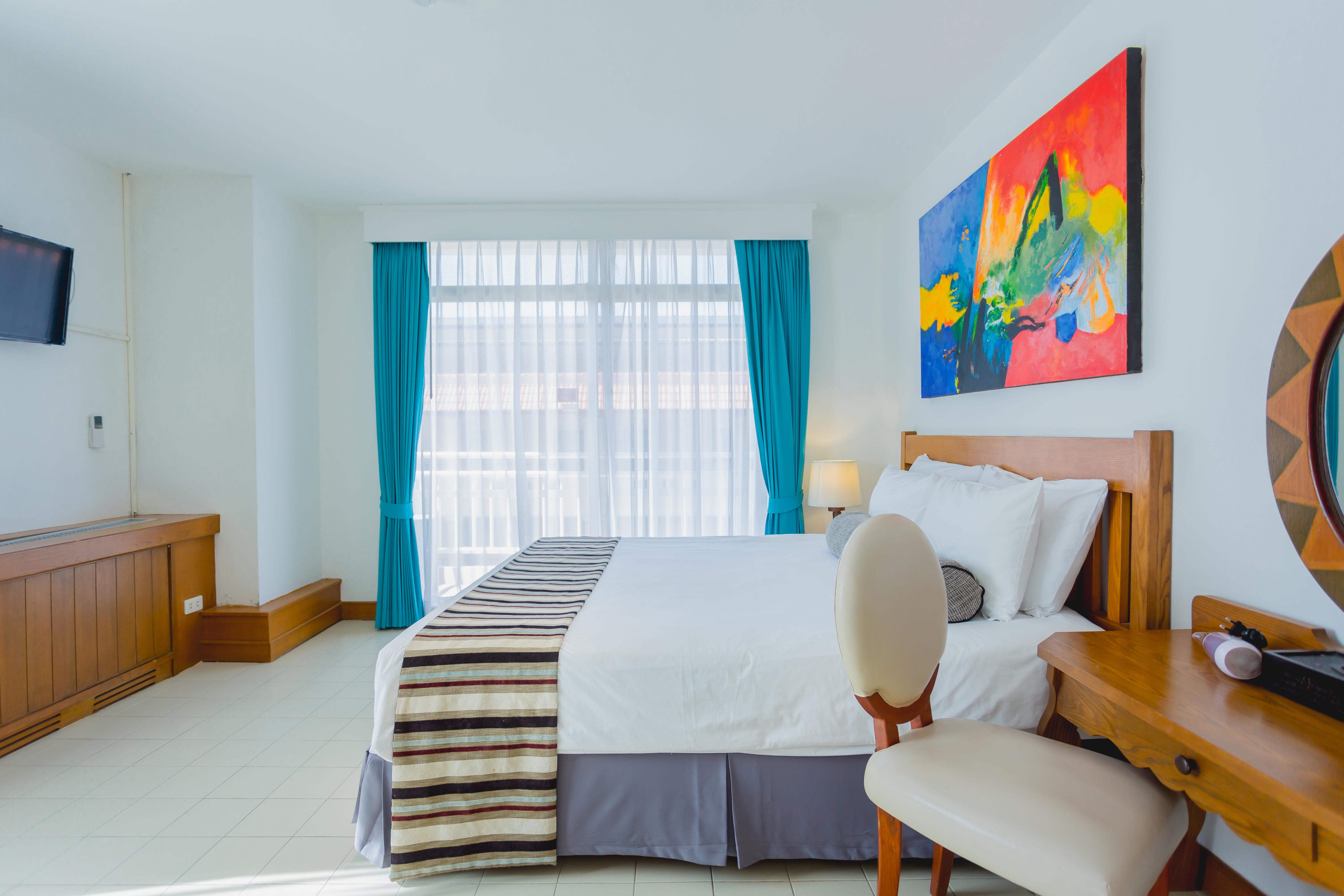 Waterfront Suites Phuket By Centara Karon Exterior foto