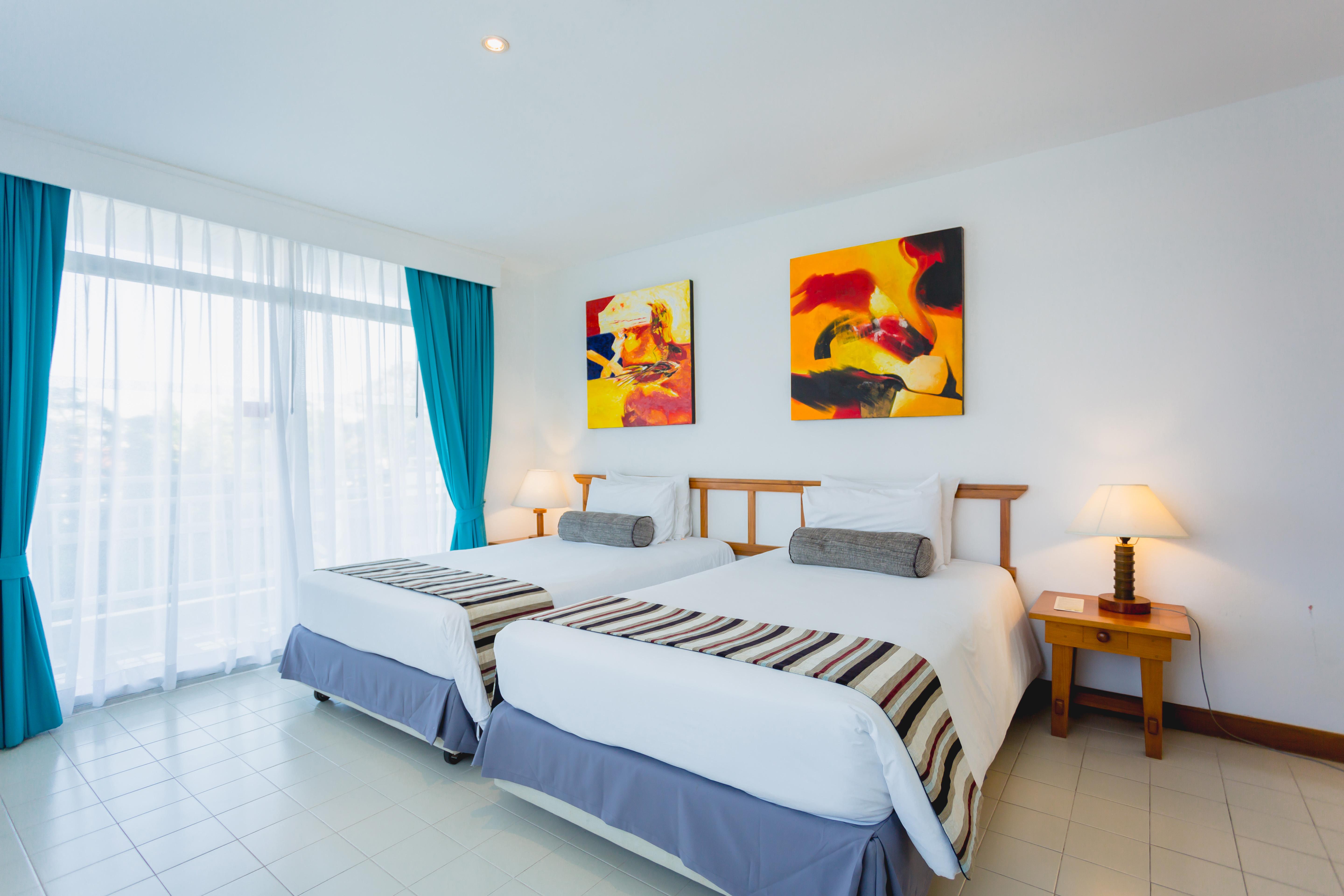 Waterfront Suites Phuket By Centara Karon Exterior foto