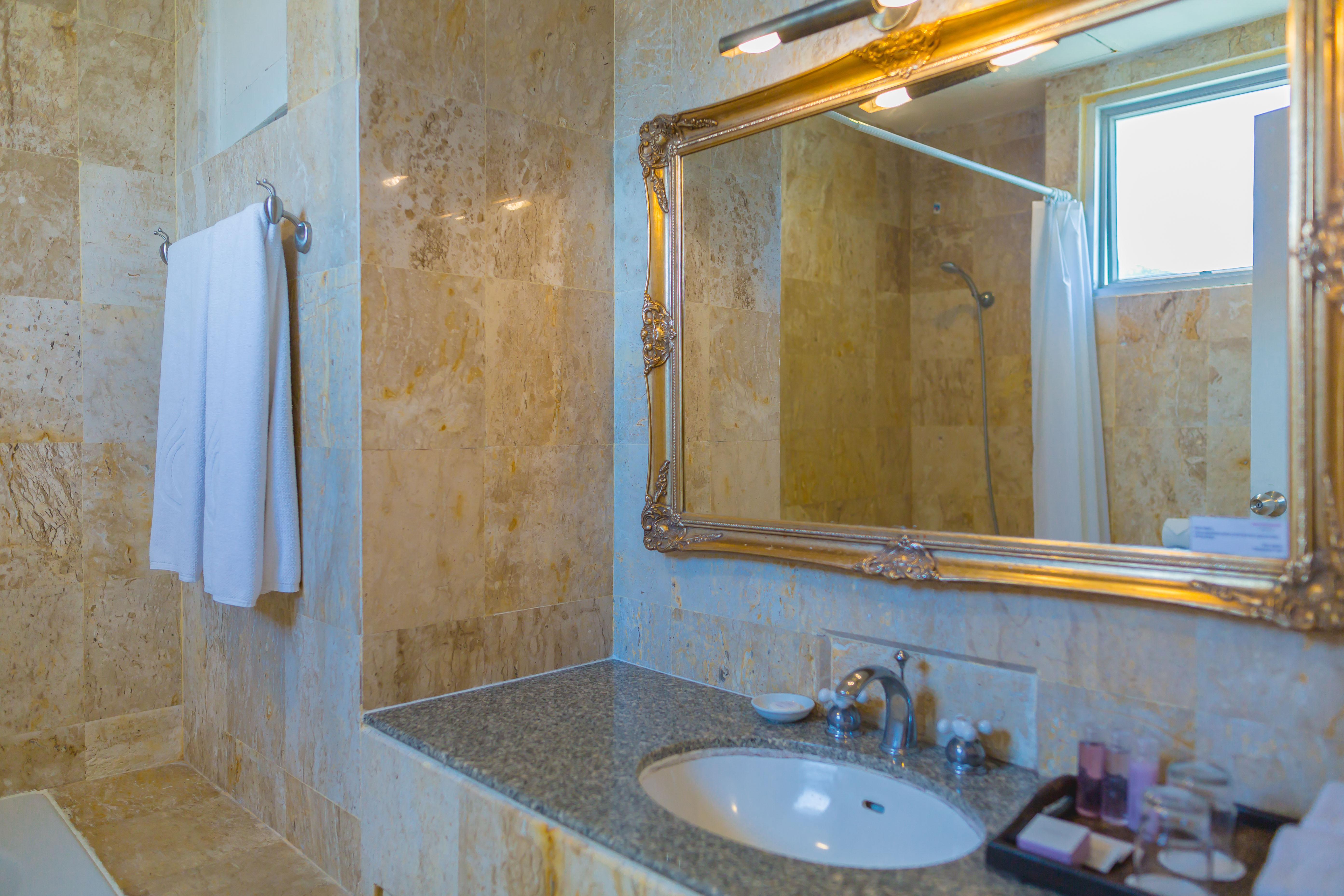Waterfront Suites Phuket By Centara Karon Exterior foto