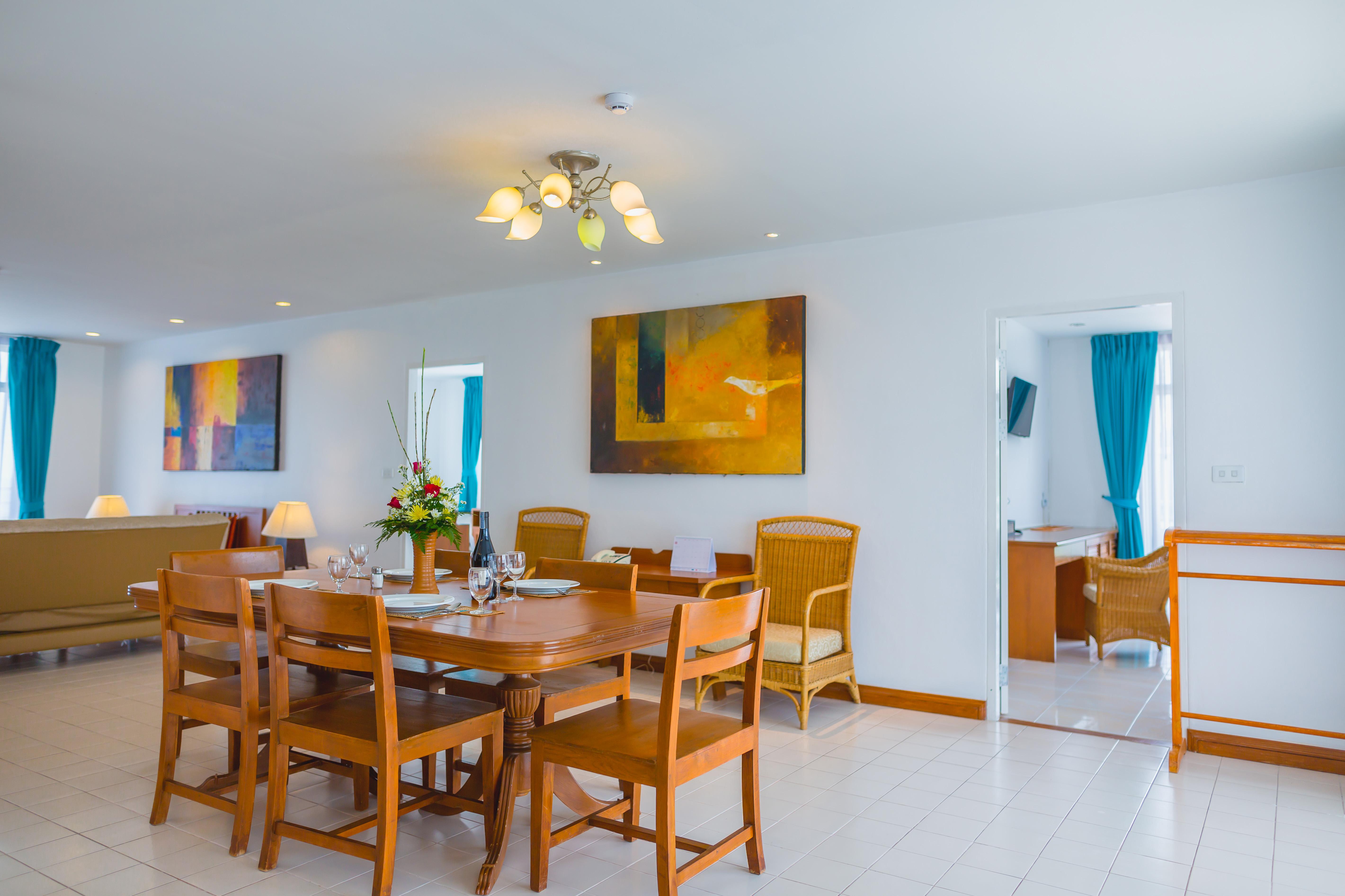 Waterfront Suites Phuket By Centara Karon Exterior foto