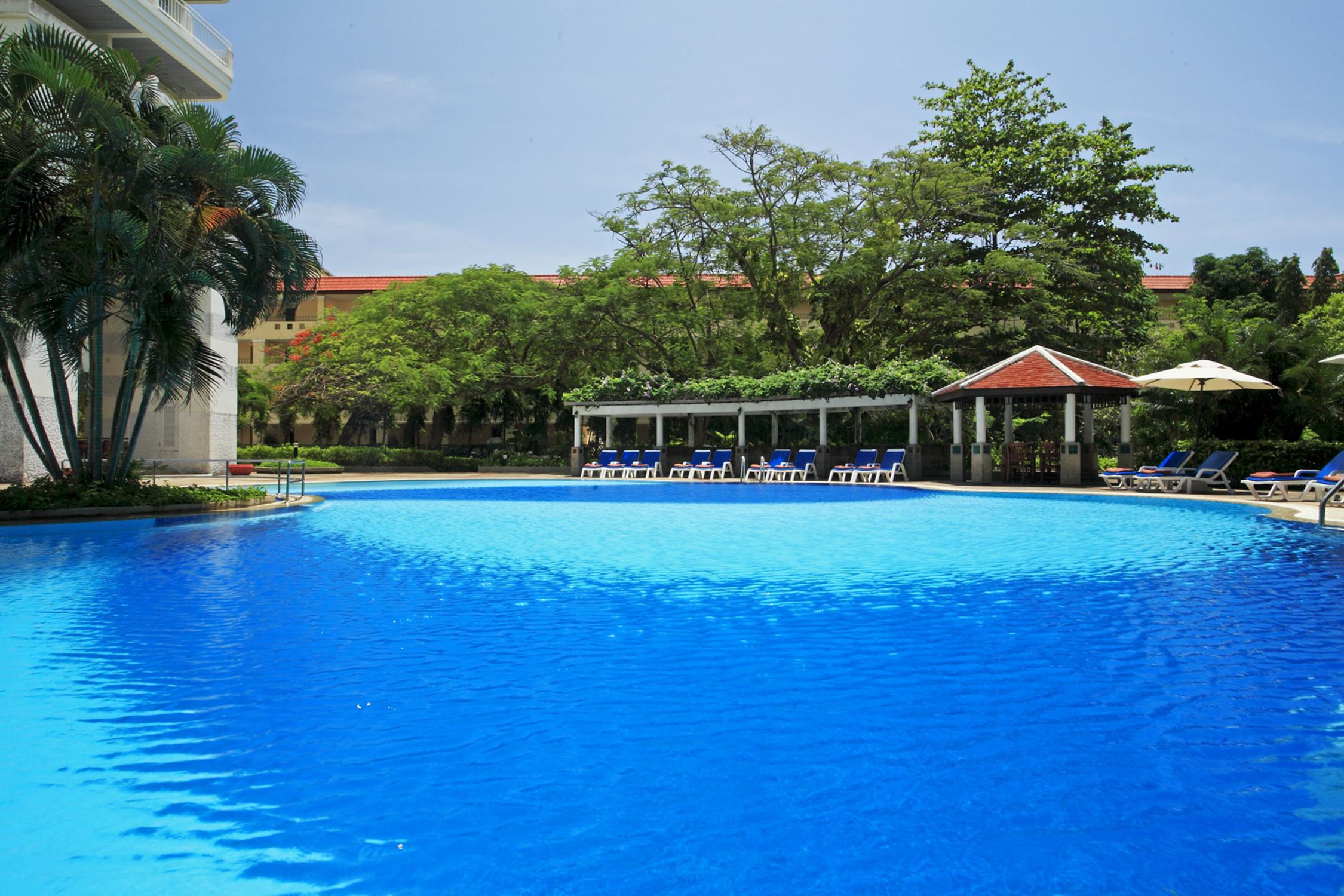 Waterfront Suites Phuket By Centara Karon Exterior foto