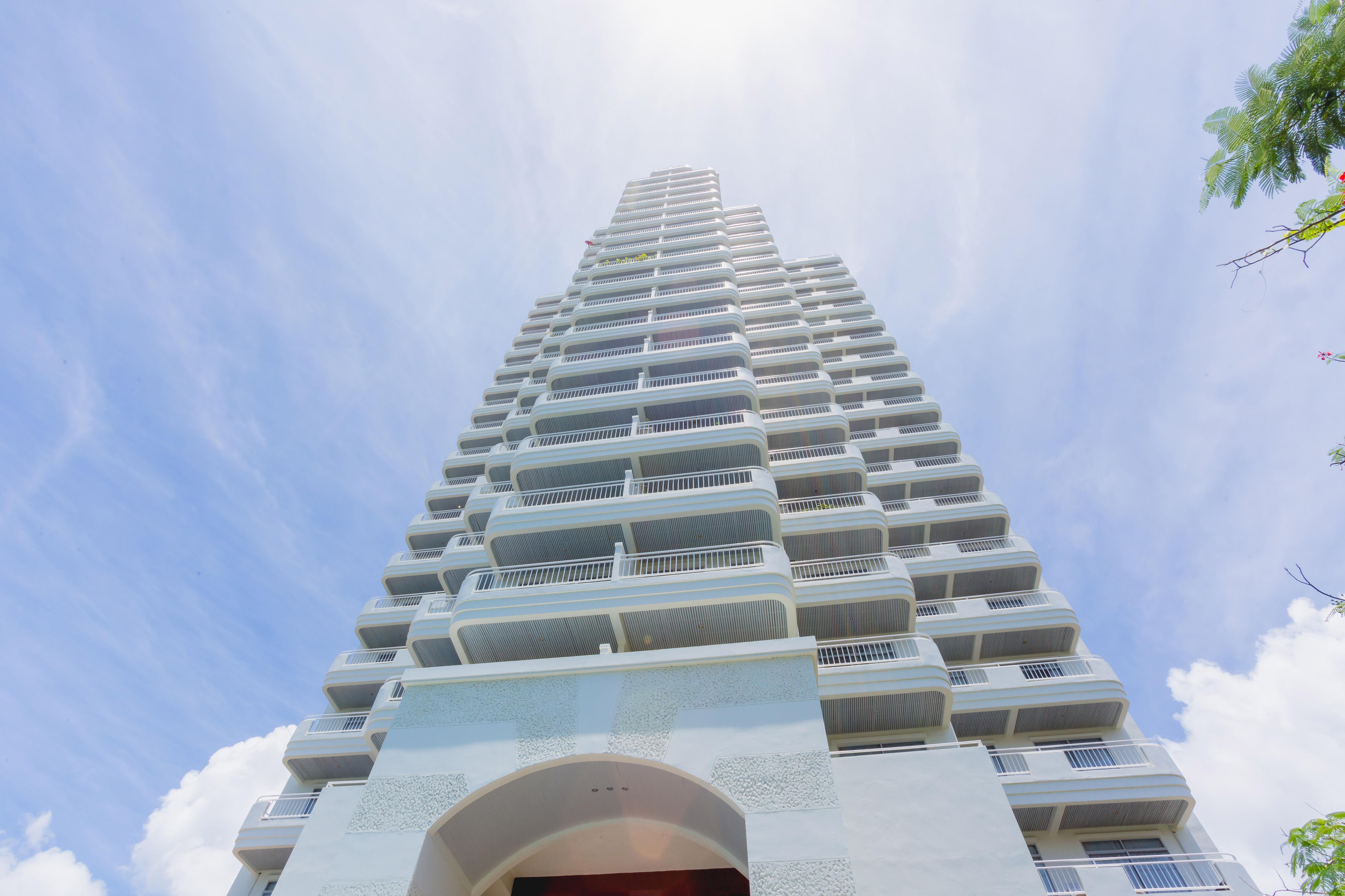 Waterfront Suites Phuket By Centara Karon Exterior foto