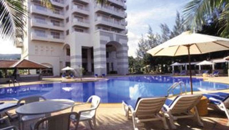 Waterfront Suites Phuket By Centara Karon Exterior foto
