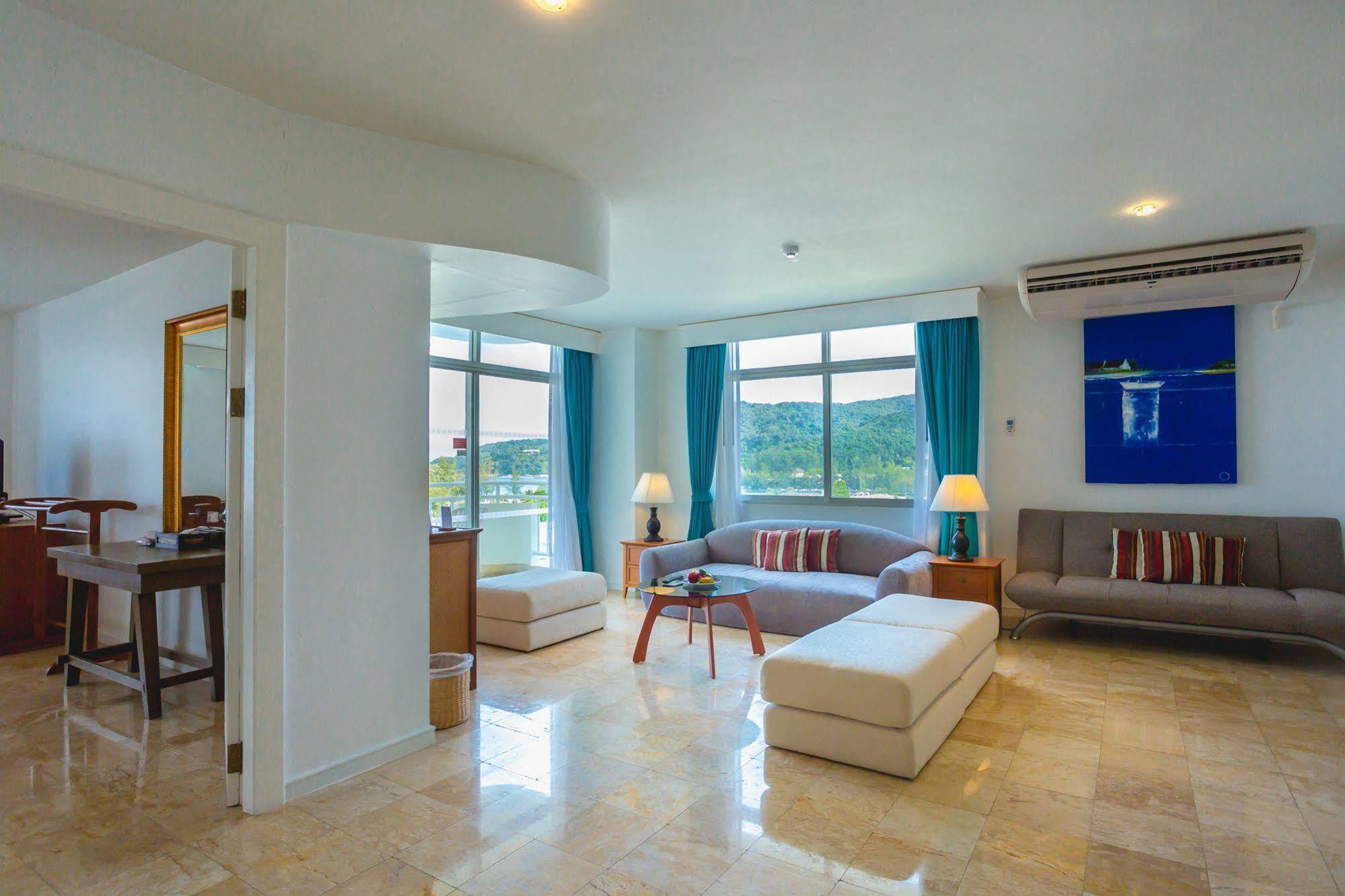 Waterfront Suites Phuket By Centara Karon Exterior foto