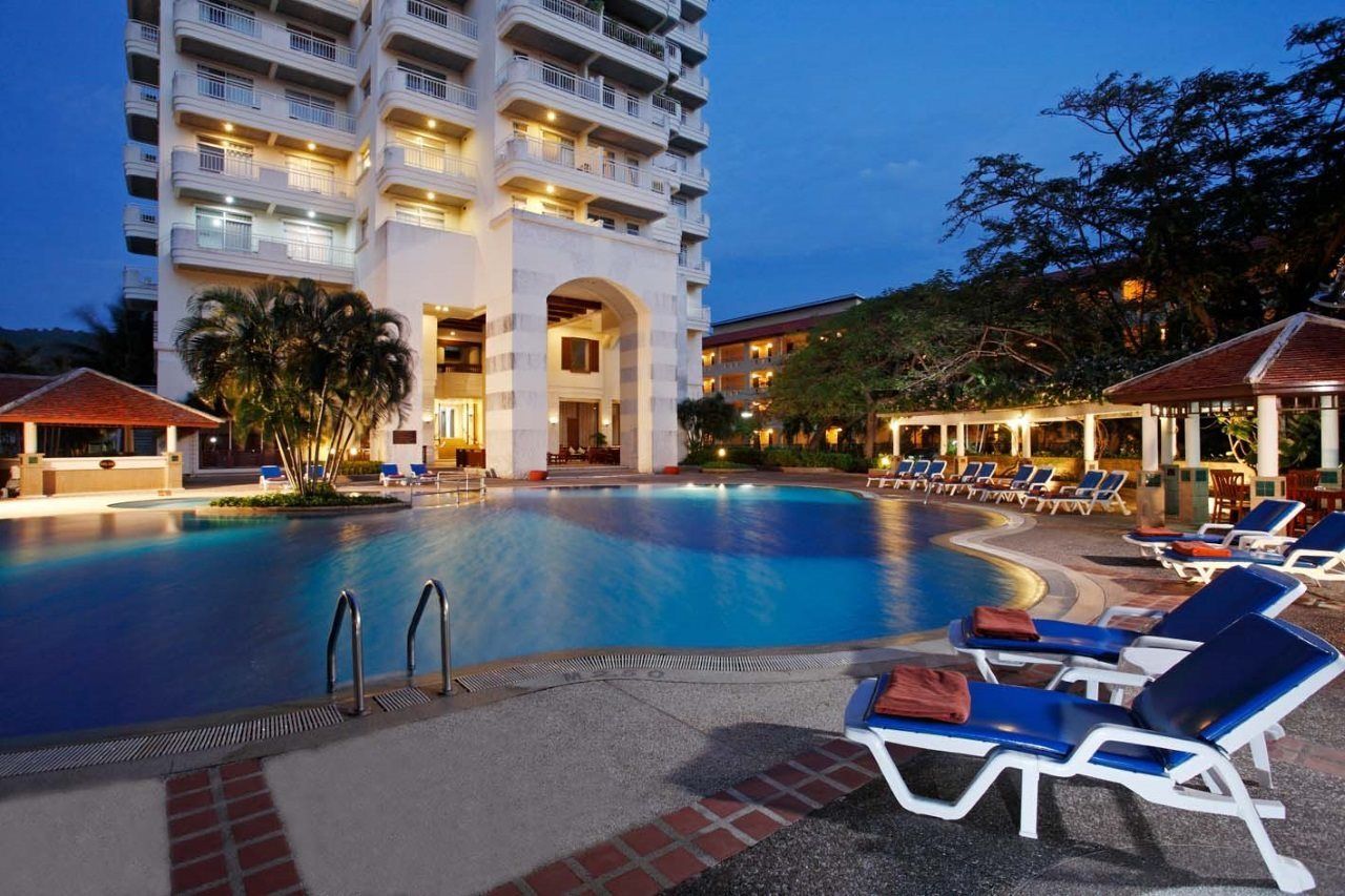 Waterfront Suites Phuket By Centara Karon Exterior foto